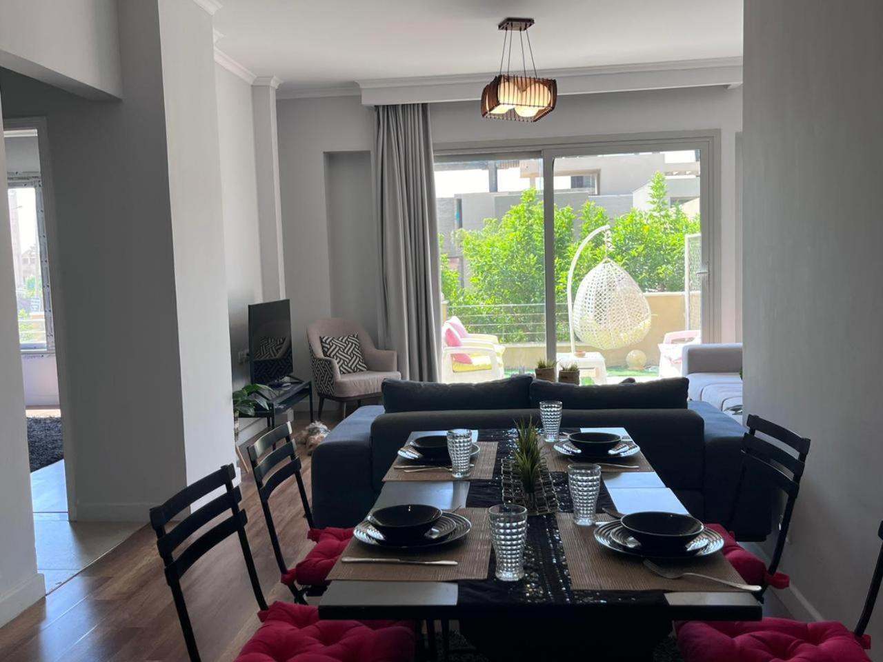 Luxury With Garden Apartment *