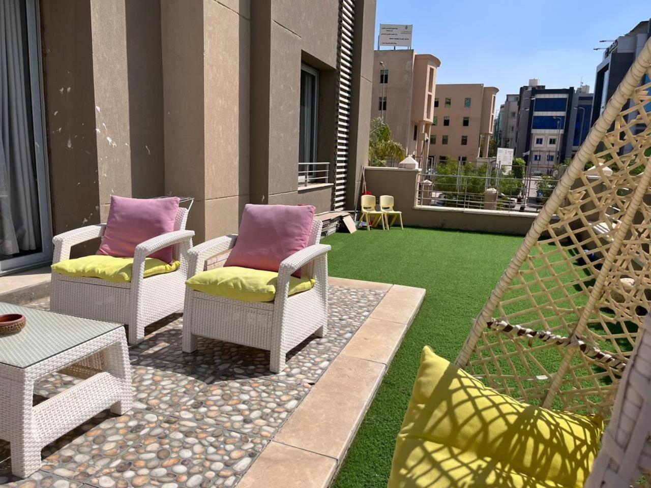 Luxury With Garden Apartment *